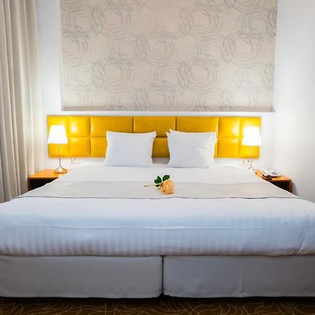 Best Western Hotel Lev Or I Bukares Bagian luar foto