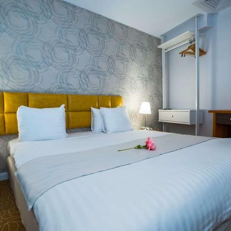 Best Western Hotel Lev Or I Bukares Bagian luar foto