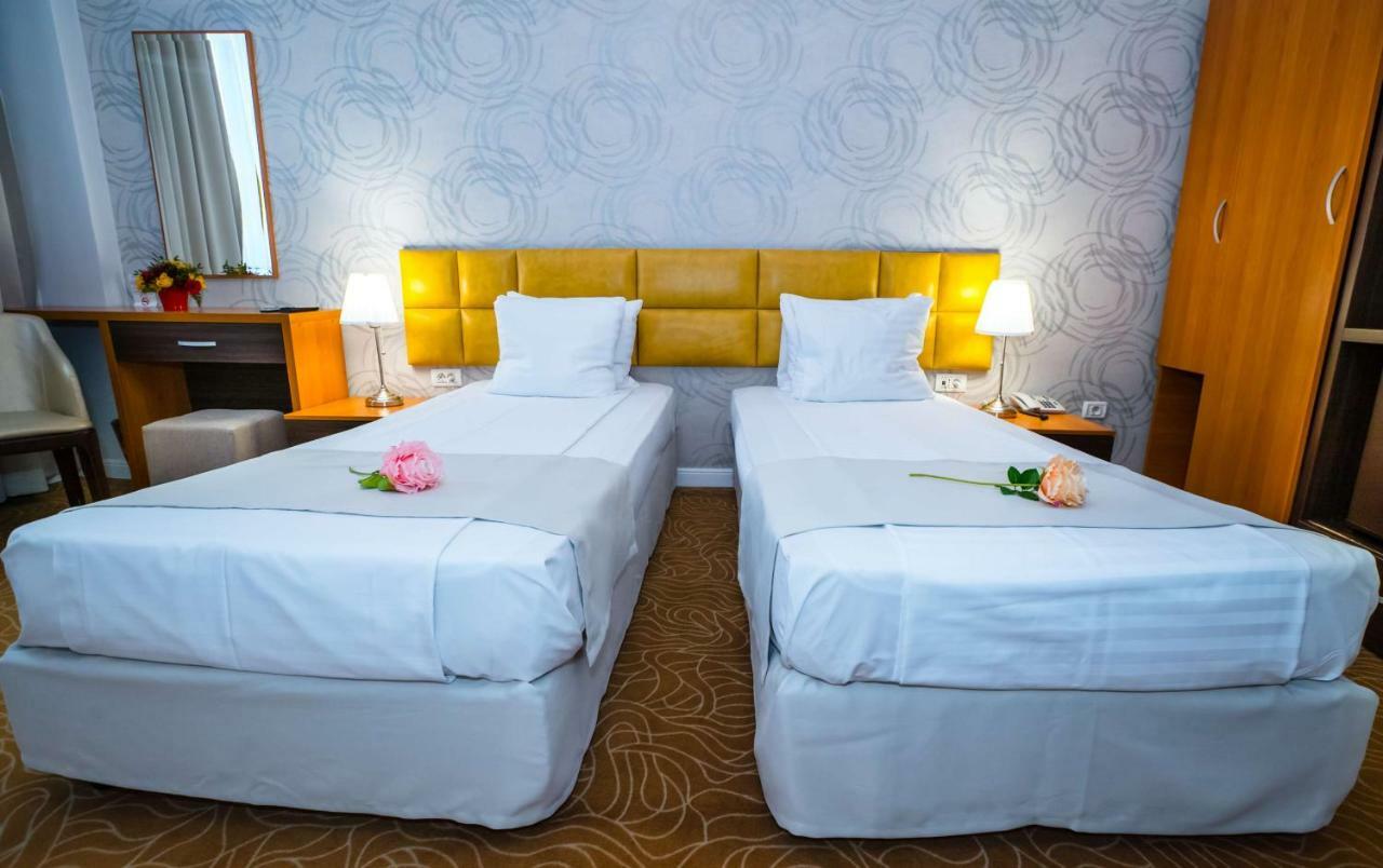 Best Western Hotel Lev Or I Bukares Bagian luar foto