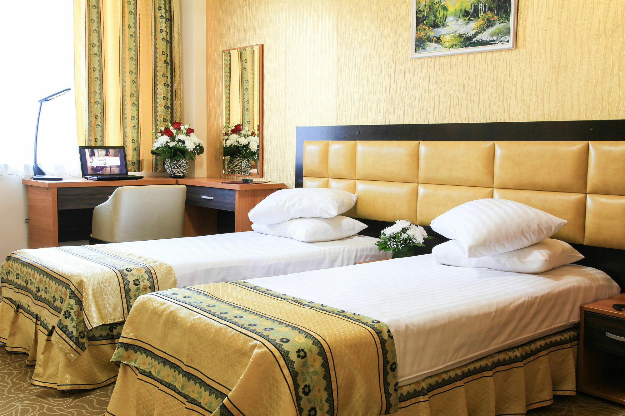 Best Western Hotel Lev Or I Bukares Bagian luar foto