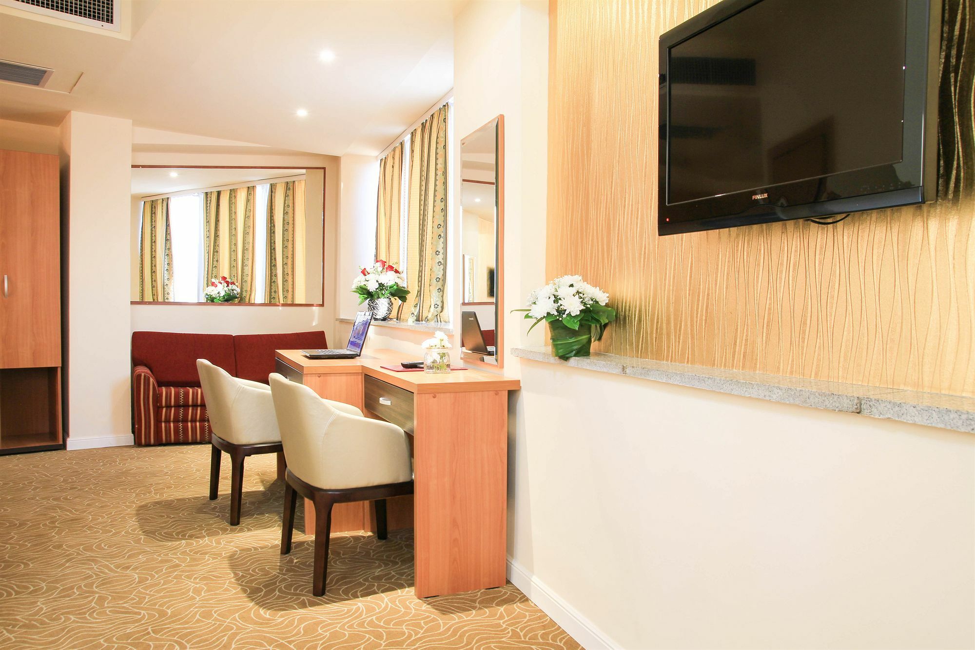 Best Western Hotel Lev Or I Bukares Bagian luar foto